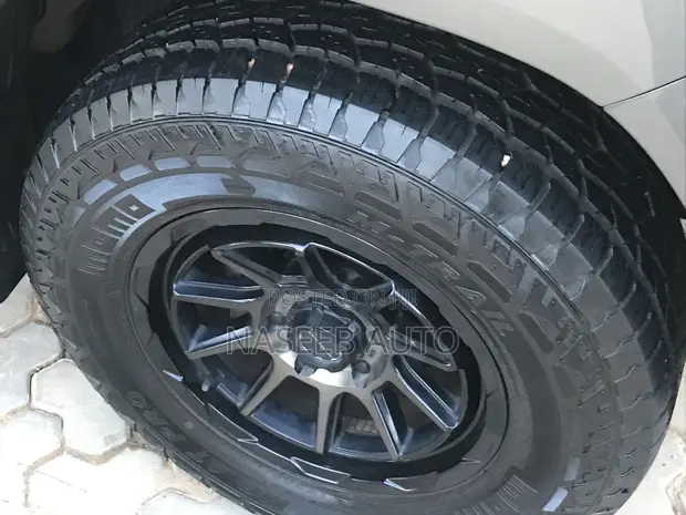 Toyota Hilux Revo 2018 Green - 1
