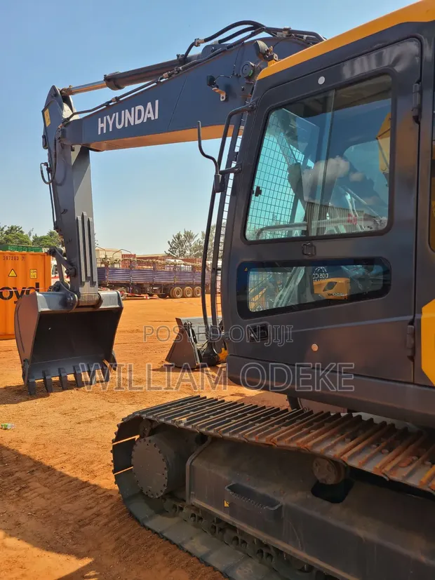 Hyundai R215L Crawler Excavator - 1