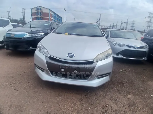 Toyota Wish 2012 Silver - 1
