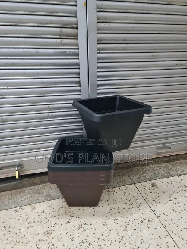 Metroblock Large Plastic Flower Pots - 1