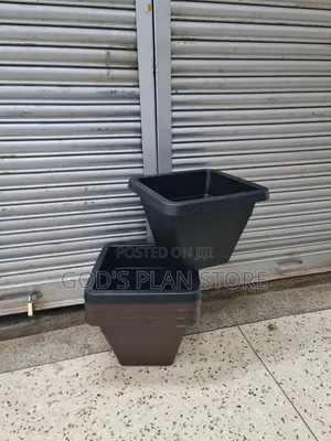 Metroblock Large Plastic Flower Pots