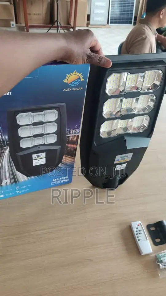 300W All-in-One Solar Street Light IP66 With Remote - 1