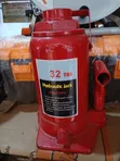32-Ton Hydraulic Bottle Jack - Heavy-Duty Automotive & Industrial - 1