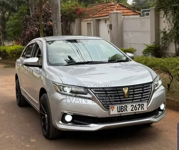 Toyota Premio 2016 Silver - 1