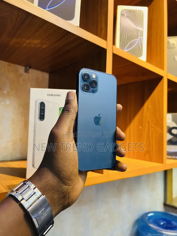 Apple iPhone 12 Pro 256GB Blue - 1