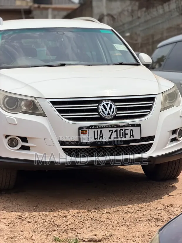 Volkswagen Tiguan 2012 White - 1