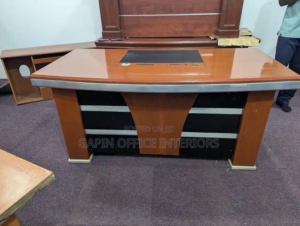 Second Hand Office Table with L Extension (160cm) - 1