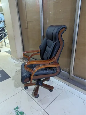 Refurbished Executive Leather Office Chair with Wooden Armrests