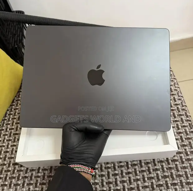 Apple MacBook Pro 14" M5 16GB RAM 1TB SSD Space Black - 1