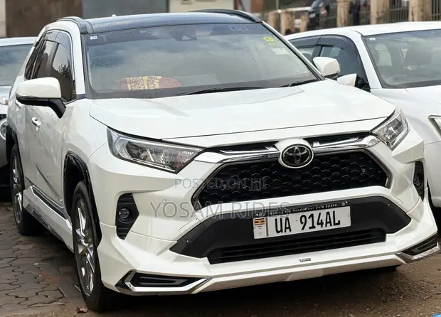 Toyota RAV4 XLE Premium 2021 White - 1