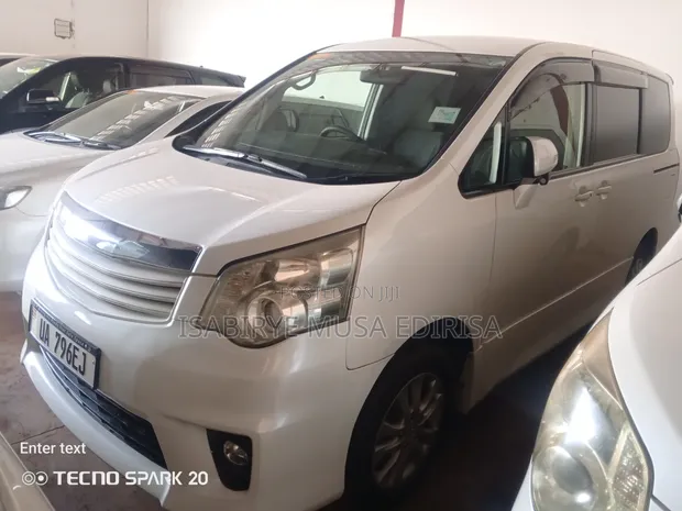 Toyota Noah 2012 White - 1