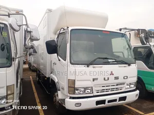 Mitsubishi Fuso Baby Face Refrigerator Truck