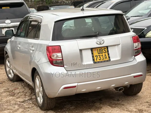 Toyota IST 2009 Silver - 1