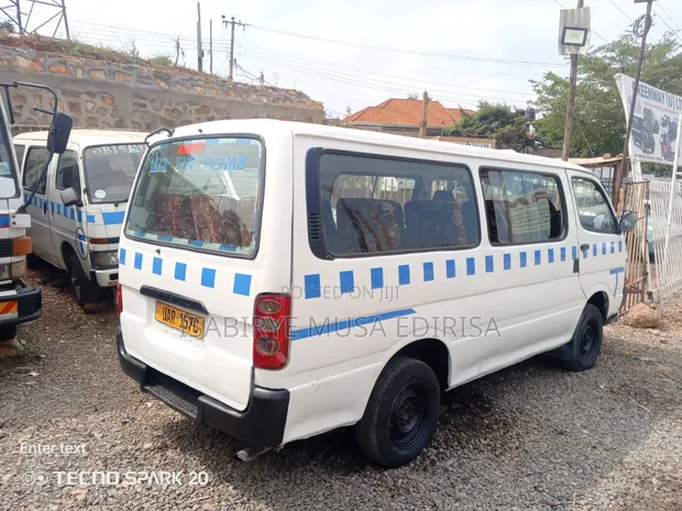 Toyota Grand HiAce 1999 White - 1