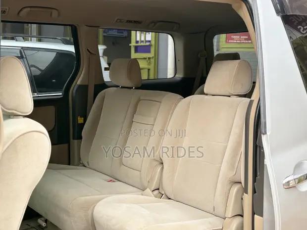 Toyota Alphard 2.4 Petrol FWD 2006 Silver - 1
