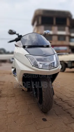 Yamaha Maxum 250cc Scooter 2014