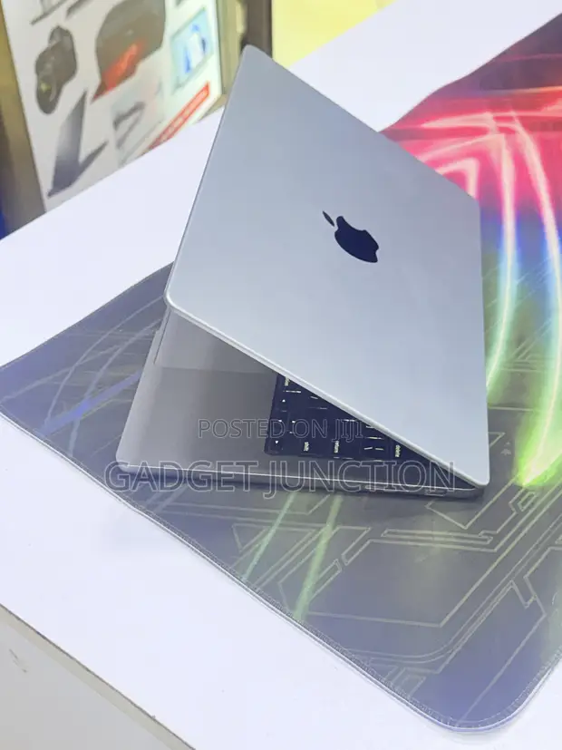 Apple MacBook Pro 2023 M3 8GB RAM 512GB SSD - 1