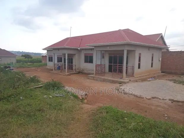 5 Bedroom Semi-Detached Bungalow in Hosana Estate, Ssisa - 1