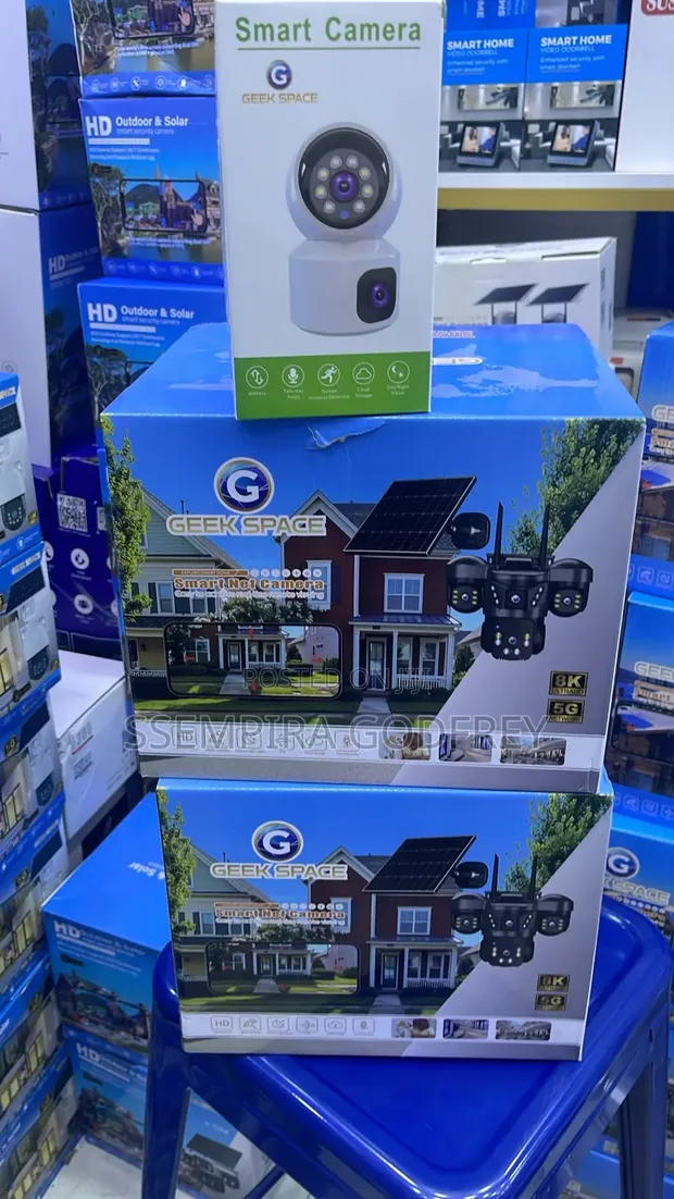 LX 5G Solar Security Camera with 3 Lenses - 1