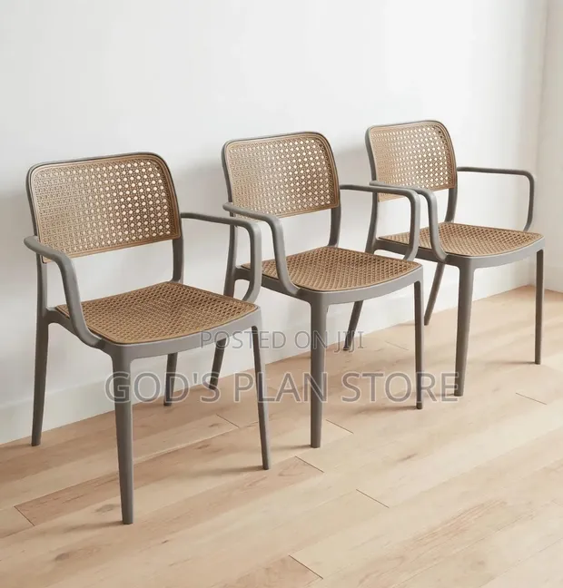 TitanRest Plastic Dining Chairs (Set of 4) - 1