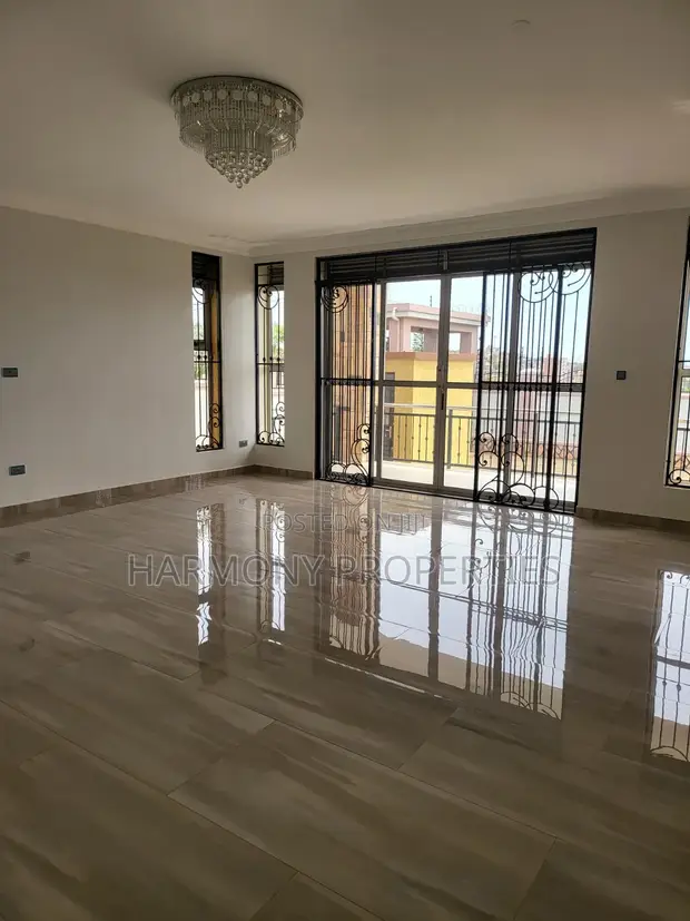 6-Bedroom Mansion for Rent in Buziga, Central Division - 1
