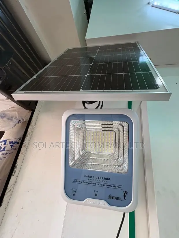 200W Solar Flood Light with Remote Control - 1