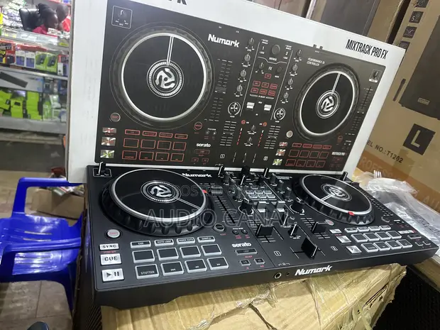 Numark Mix Track Pro FX DJ Controller - 1