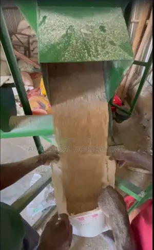Abaa Heavy-Duty 1,200 Kg Self-Loading Chicken Feed Mixer