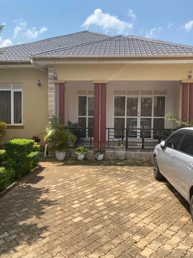 4 Bedroom House for Sale in Kitende, Entebbe Road - 1