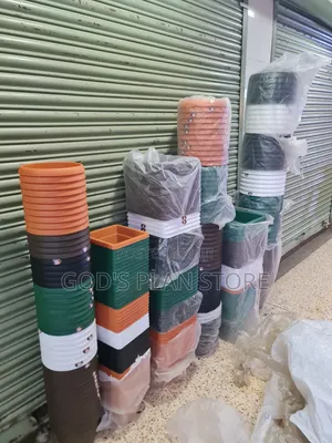 Square/Round Plastic Flower Pots