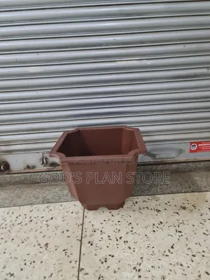 XL Classic Plastic Flower Pots - Brand New