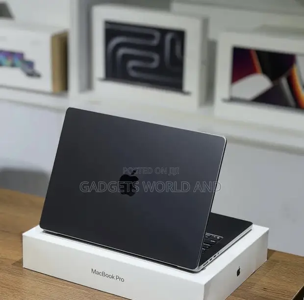 Apple MacBook Pro 14" M5 Pro 36GB RAM 2TB SSD Space Black - 1
