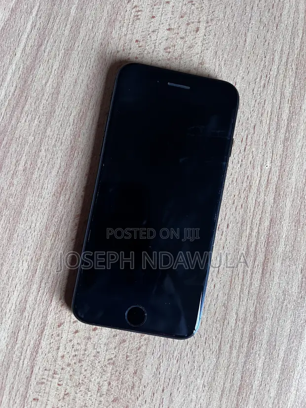 Apple iPhone 7 32GB Black - 1