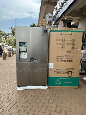 Hisense 720L Side by Side Fridge with Ice & Water Dispenser