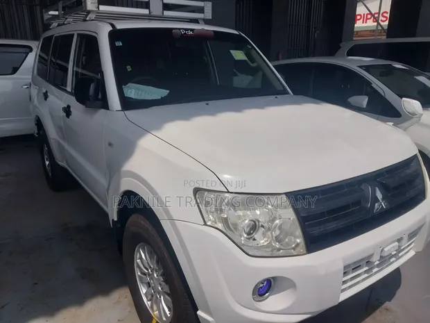 Mitsubishi Pajero V80 3.2 DI-D 2013 White - 1