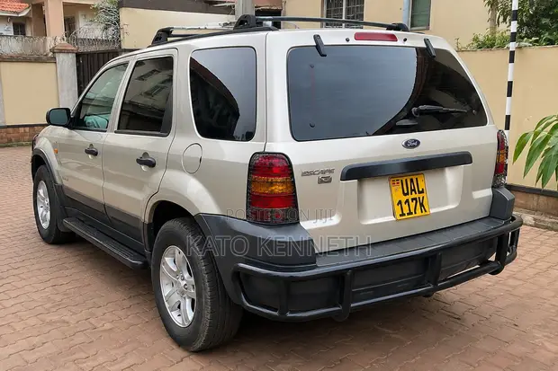 Ford Escape 2005 Gold - 1