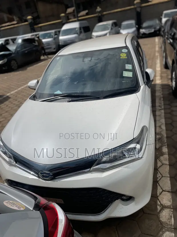 Toyota Corolla Fielder 1.5 Hybrid FWD 2017 White - 1