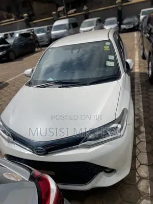 Toyota Corolla Fielder 1.5 Hybrid FWD 2017 White