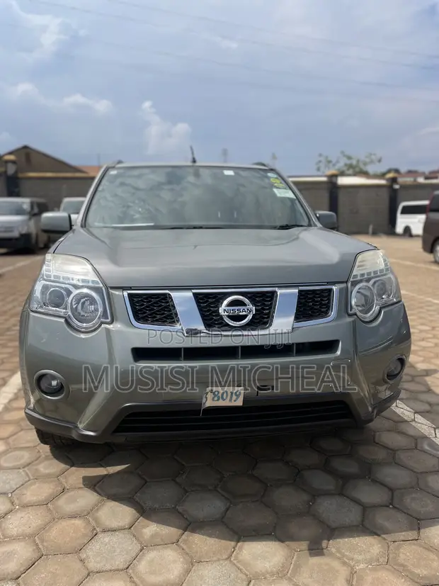 Nissan X-Trail 2.0 Petrol AWD 2013 Green - 1