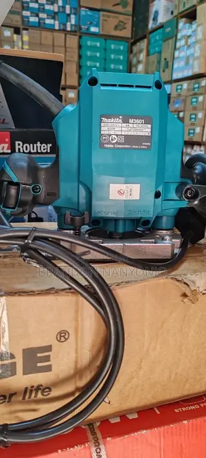 Makita Electric Palm Router 900W