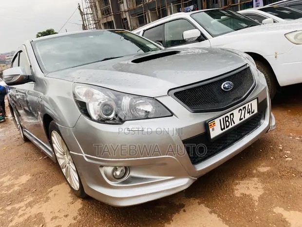 Subaru Legacy 2012 Silver - 1