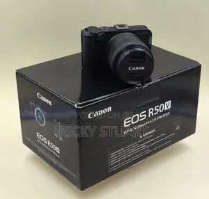 Canon EOS R50 Mirrorless Camera with RF-S14-30mm Lens