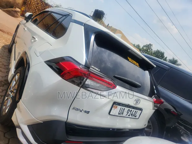 Toyota RAV4 2021 White - 1