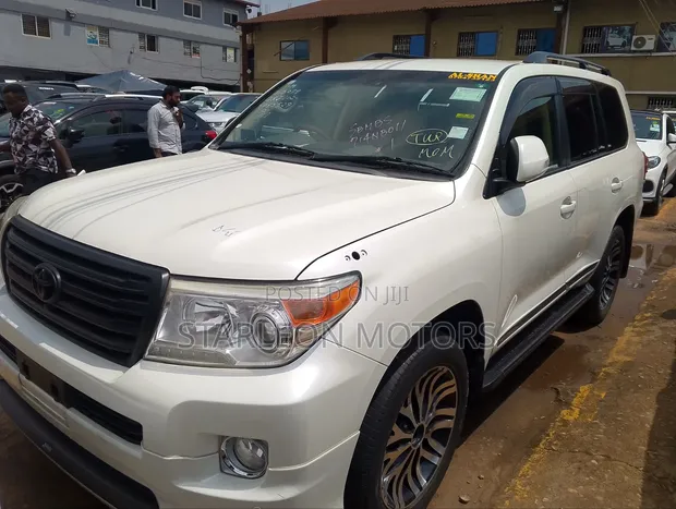 Toyota Land Cruiser V8 2013 White - 1