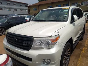 Toyota Land Cruiser V8 2013 White