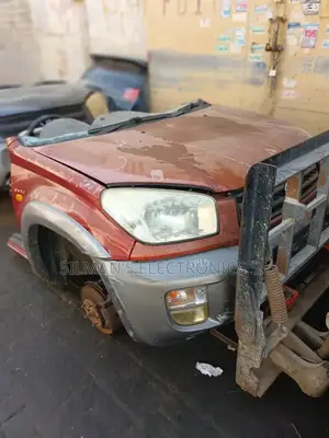 Toyota RAV4 2002-2006 Complete Half Cut