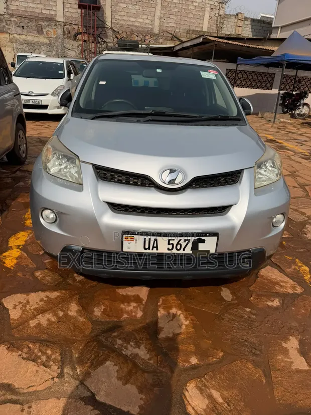 Toyota IST 2011 Silver - 1