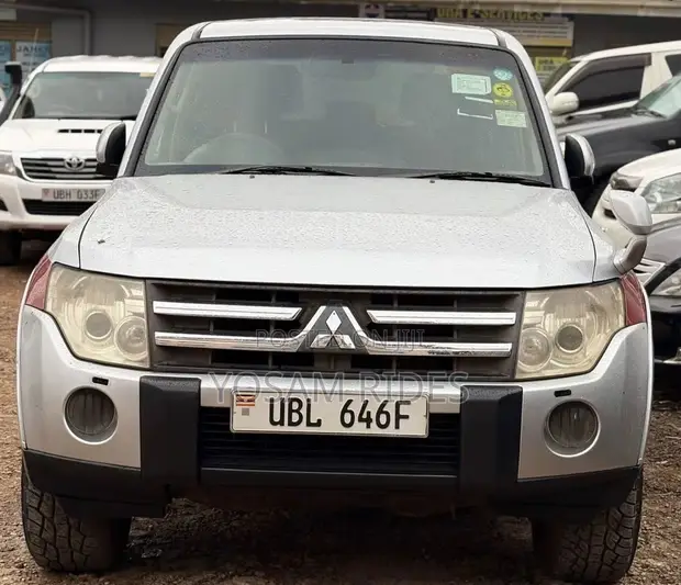 Mitsubishi Pajero 3.0 2010 - 1