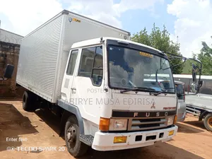 Mitsubishi Fuso Fighter Food Truck