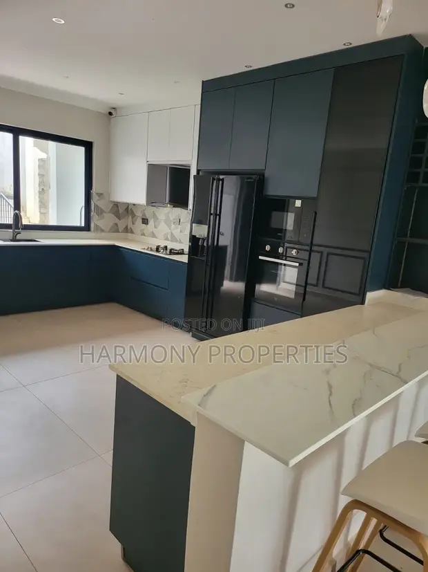 6-Bedroom Villa for Rent in Munyonyo, Central Division - 1